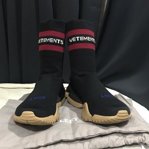 VETEMENTS Socks Sneakers